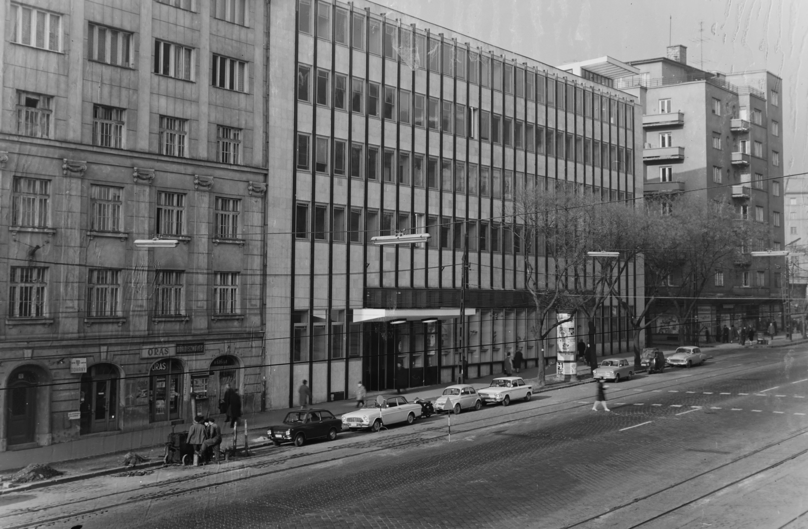 Hungary, Budapest XI., Fehérvári út a Móricz Zsigmond körtér felé nézve, balra a Főposta épülete a Vasárhelyi Pál utca sarkán., 1969, UVATERV, Budapest, Fortepan #121102