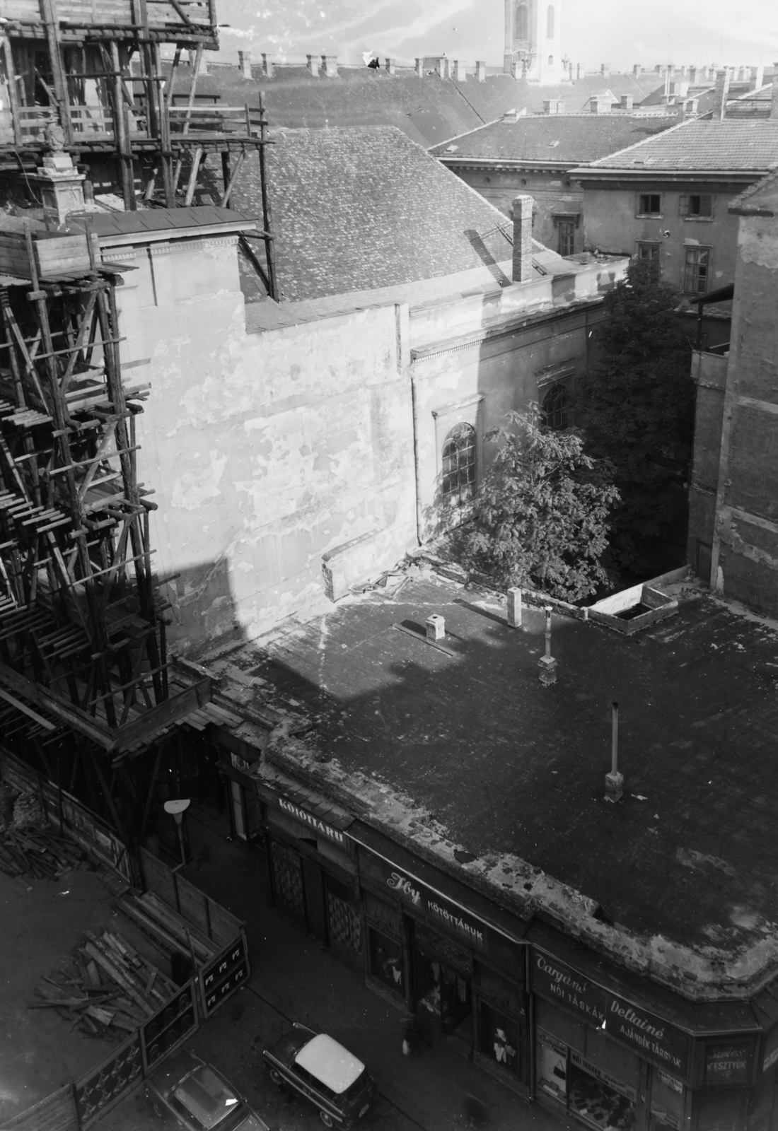 Hungary, Budapest V., Szervita (Martinelli) tér - Petőfi Sándor utca sarok., 1965, UVATERV, construction, store display, Budapest, Fortepan #121122