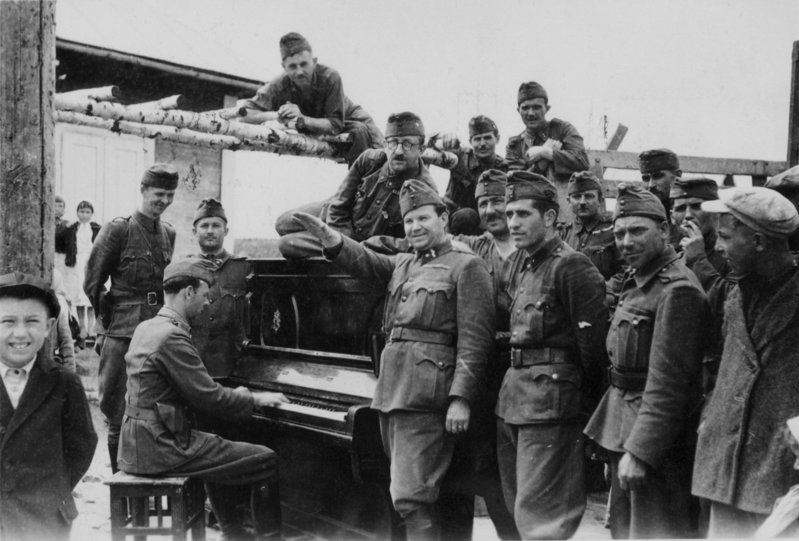 1942, Zádori Ferenc, second World War, Hungarian soldier, "Bocskai" side cap, Fortepan #121144