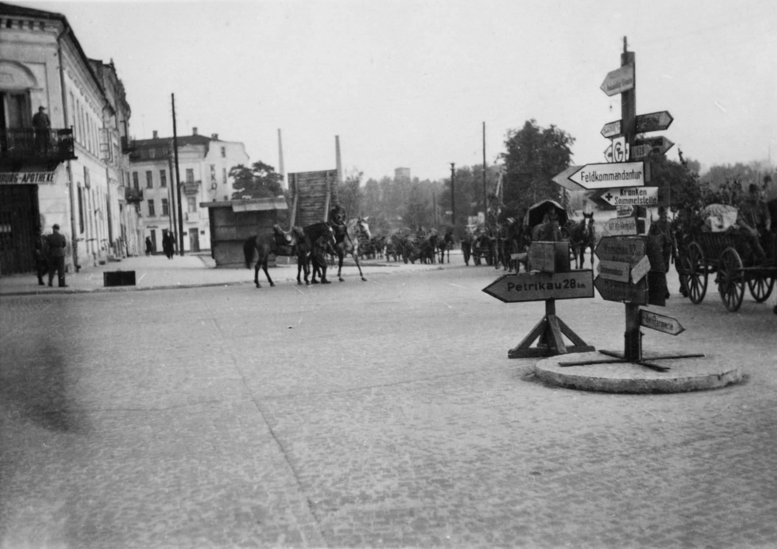 Poland, Tomaszów Mazowiecki, plac Tadeusza Kościuszki., 1942, Zádori Ferenc, road signs, second World War, Hungarian soldier, Fortepan #121158
