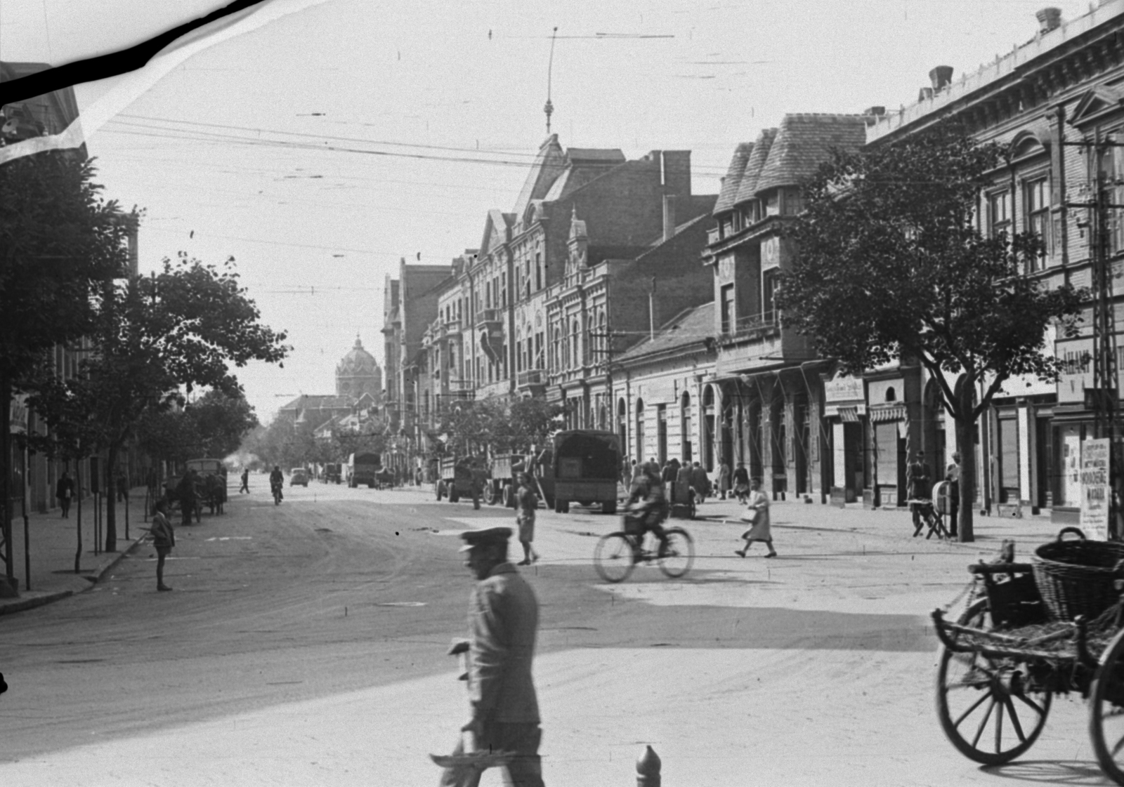 Hungary, Szolnok, Szapáry utca (Ságvári Endre körút) a Kossuth Lajos út felől., 1954, Kurutz Márton, bicycle, chariot, commercial vehicle, street view, genre painting, Fortepan #12116
