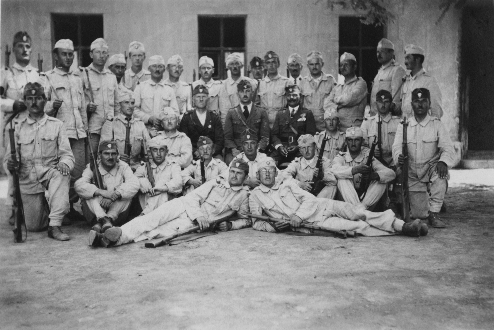 Hungary, Dunapataj, leventék és kiképzőik., 1937, Zádori Ferenc, uniform, tableau, gun, Fortepan #121163