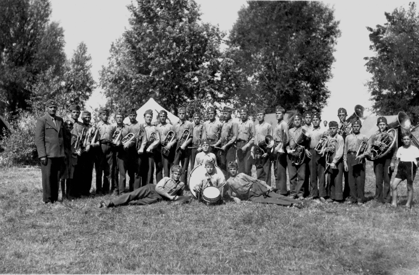 Magyarország, Balatonvilágos, Balatonaliga (ekkor Balatonfőkajárhoz tartozott), a dunapataji leventék tábora., 1937, Zádori Ferenc, fúvószenekar, tábor, levente, Fortepan #121172