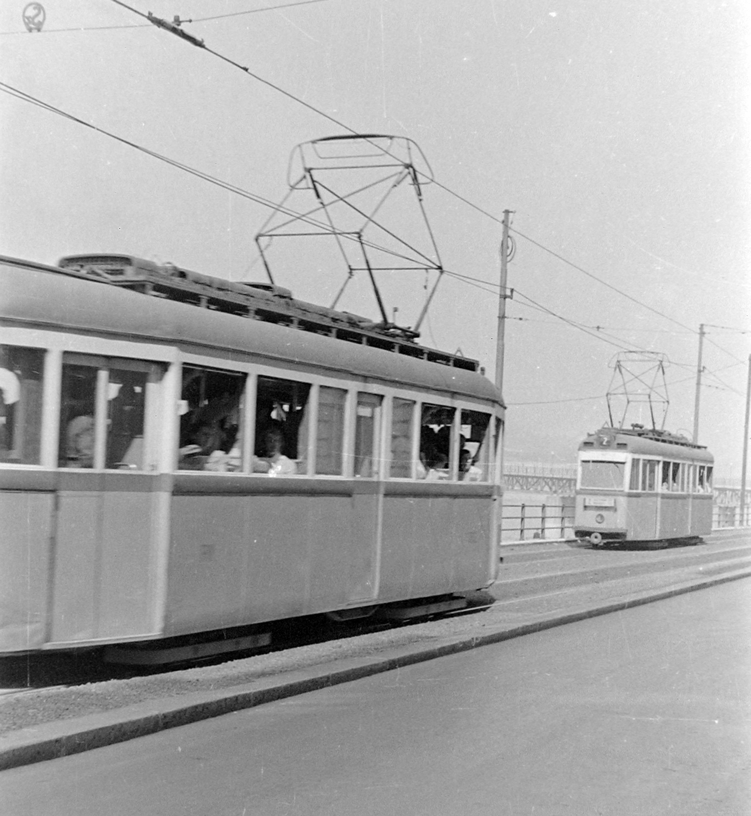 Magyarország, Budapest V., Széchenyi rakpart, háttérben a Kossuth híd., 1958, Kurutz Márton, Budapest, villamos, Fortepan #12157