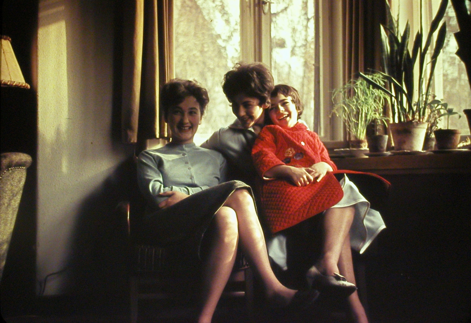Hungary, Budapest II., Lotz Károly utca 18., 1961, G K, colorful, furniture, girl, interior, kid, lady, skirt, negligee, Budapest, Fortepan #12188