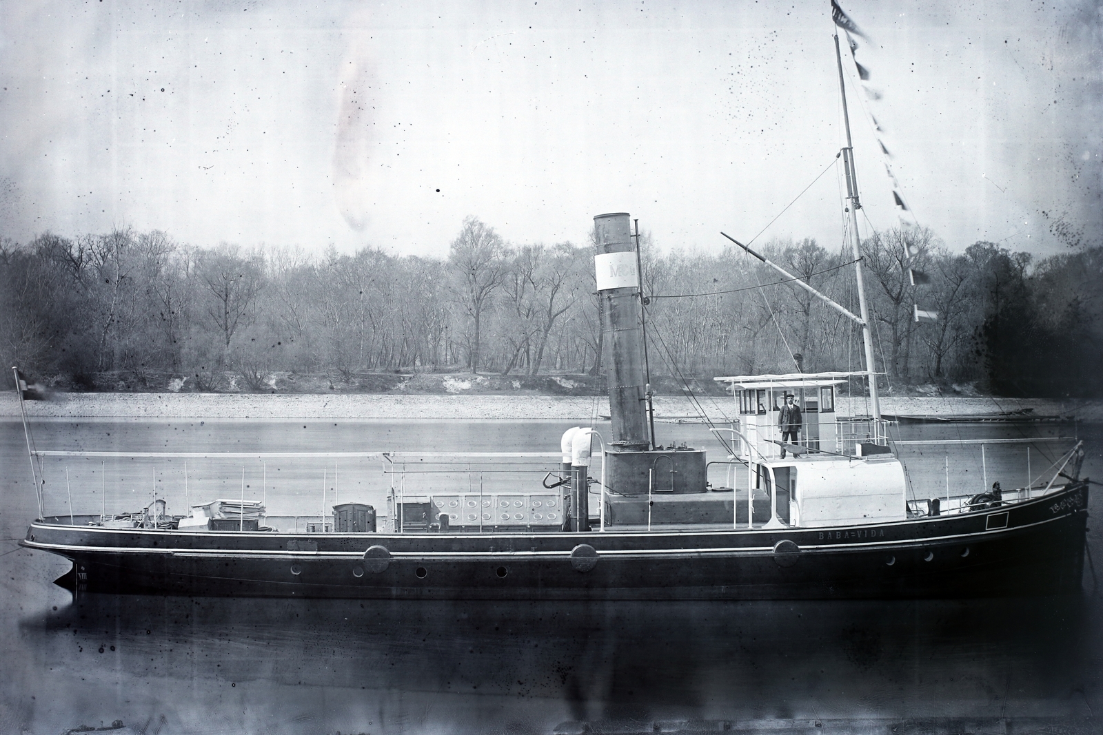 Hungary, Budapest XIII., Újpesti-öböl, háttérben a Népsziget. Danubius Hajó- és Gépgyár RT., BABA - VIDA (1892) csavaros vontató gőzhajó. Leltári jelzet: MMKM TFGY 2017.2.42., 1910, Magyar Műszaki és Közlekedési Múzeum / Történeti Fényképek Gyűjteménye / Óbudai Hajógyár gyűjteménye, steamboat, Budapest, Fortepan #122004