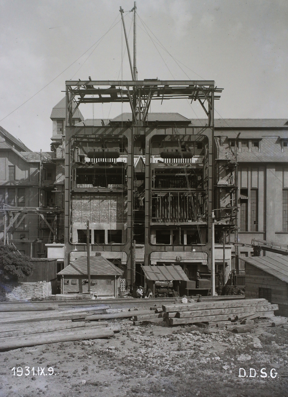 Magyarország, Pécs, Hőerőmű; Villamossági központ a DDSG pécsújhegyi szénelőkészítőmű telephelyén 1931. szeptember 9-én. Leltári jelzet: MMKM TFGY 2017.2.177., 1931, Magyar Műszaki és Közlekedési Múzeum / Történeti Fényképek Gyűjteménye / Óbudai Hajógyár gyűjteménye, erőmű, DDSG, Fortepan #122072