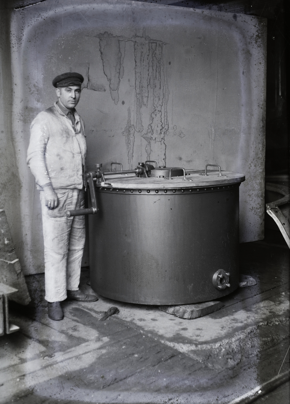 Hungary, Óbuda, Budapest III., Óbudai Hajógyár, kazánműhely. Leltári jelzet: MMKM TFGY 2017.2.199., 1930, Magyar Műszaki és Közlekedési Múzeum / Történeti Fényképek Gyűjteménye / Óbudai Hajógyár gyűjteménye, Budapest, boiler, working clothes, Fortepan #122083