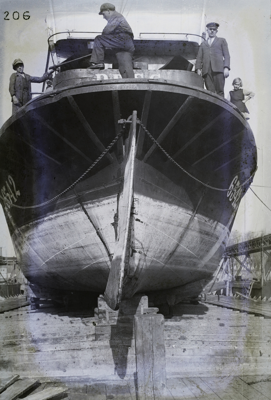 Magyarország, Óbuda, Budapest III., Óbudai Hajógyár, uszály az úszódokkban. Leltári jelzet: MMKM TFGY 2017.2.257., 1931, Magyar Műszaki és Közlekedési Múzeum / Történeti Fényképek Gyűjteménye / Óbudai Hajógyár gyűjteménye, uszály, Budapest, úszódokk, Fortepan #122122