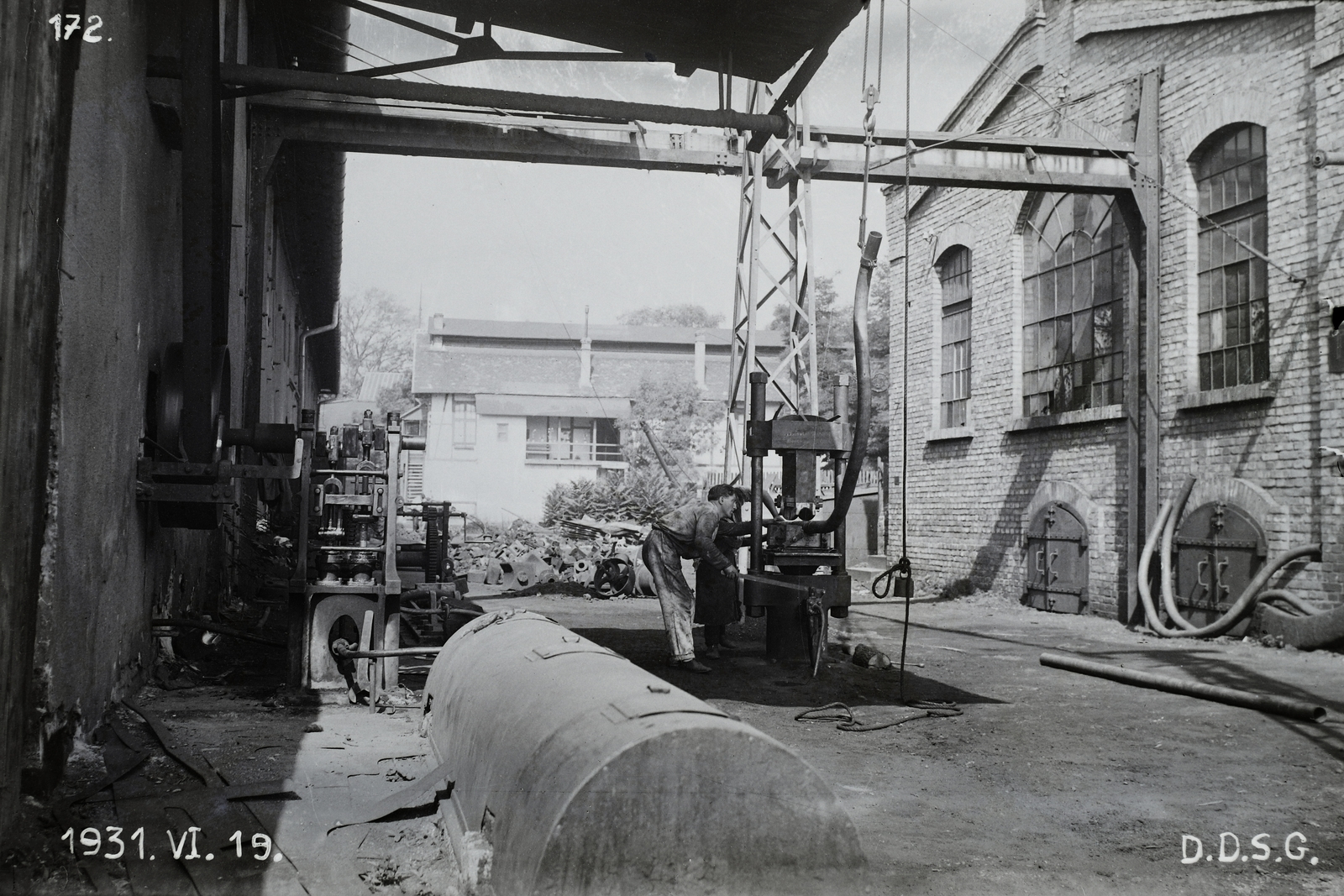 Hungary, Óbuda, Budapest III., Óbudai Hajógyár, csőhajlító présgép. Leltári jelzet: MMKM TFGY 2017.2.273., 1931, Magyar Műszaki és Közlekedési Múzeum / Történeti Fényképek Gyűjteménye / Óbudai Hajógyár gyűjteménye, Budapest, divided windows, machine, factory, Fortepan #122133