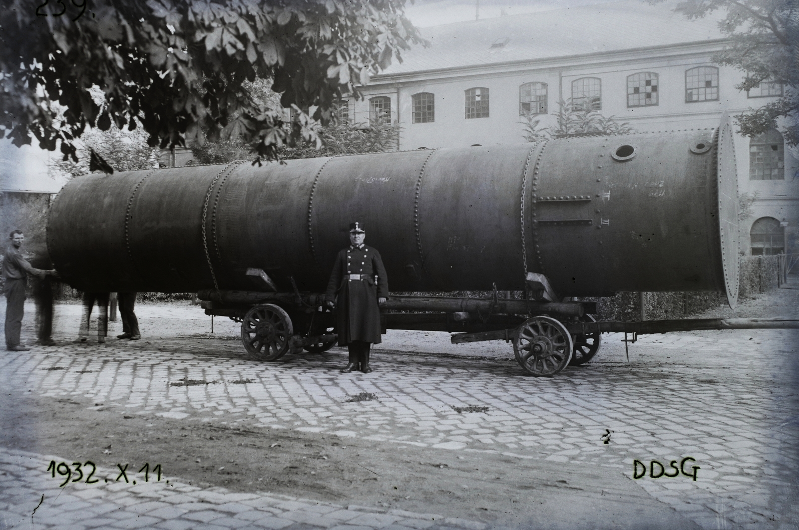 Hungary, Óbuda, Budapest III., az Óbudai Hajógyár udvara. Leltári jelzet: MMKM TFGY 2017.2.299., 1932, Magyar Műszaki és Közlekedési Múzeum / Történeti Fényképek Gyűjteménye / Óbudai Hajógyár gyűjteménye, cop, Budapest, Fortepan #122145