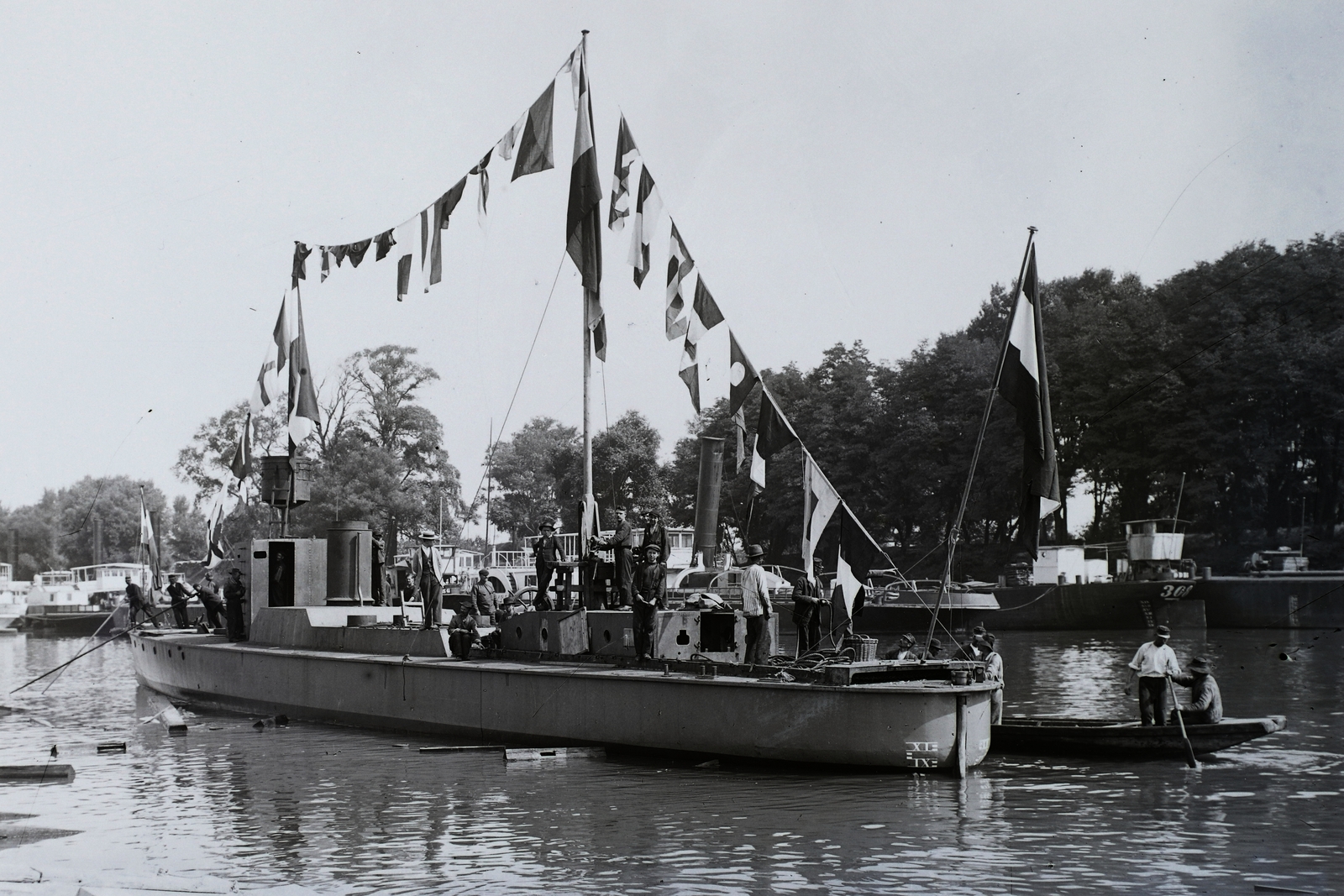 Hungary, Óbuda, Budapest III., Óbudai Hajógyár, az épülő I jelű őrnaszád (1916) (később Fogas) vízre bocsátás után., 1915, Magyar Műszaki és Közlekedési Múzeum / Történeti Fényképek Gyűjteménye / Óbudai Hajógyár gyűjteménye, Budapest, Fortepan #122215