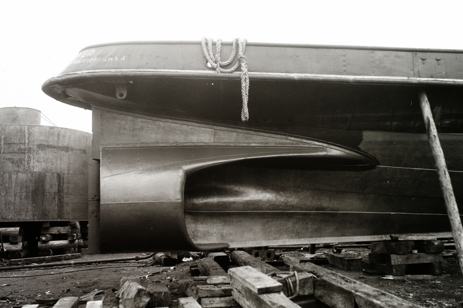 Hungary, »Kort-gyűrű kormány beépítése az Óbudai Hajógyárban, a JOSEF WALLNER motorhajón.« Leltári jelzet: MMKM TFGY 2017.2.558., 1941, Magyar Műszaki és Közlekedési Múzeum / Történeti Fényképek Gyűjteménye / Óbudai Hajógyár gyűjteménye, Fortepan #122266