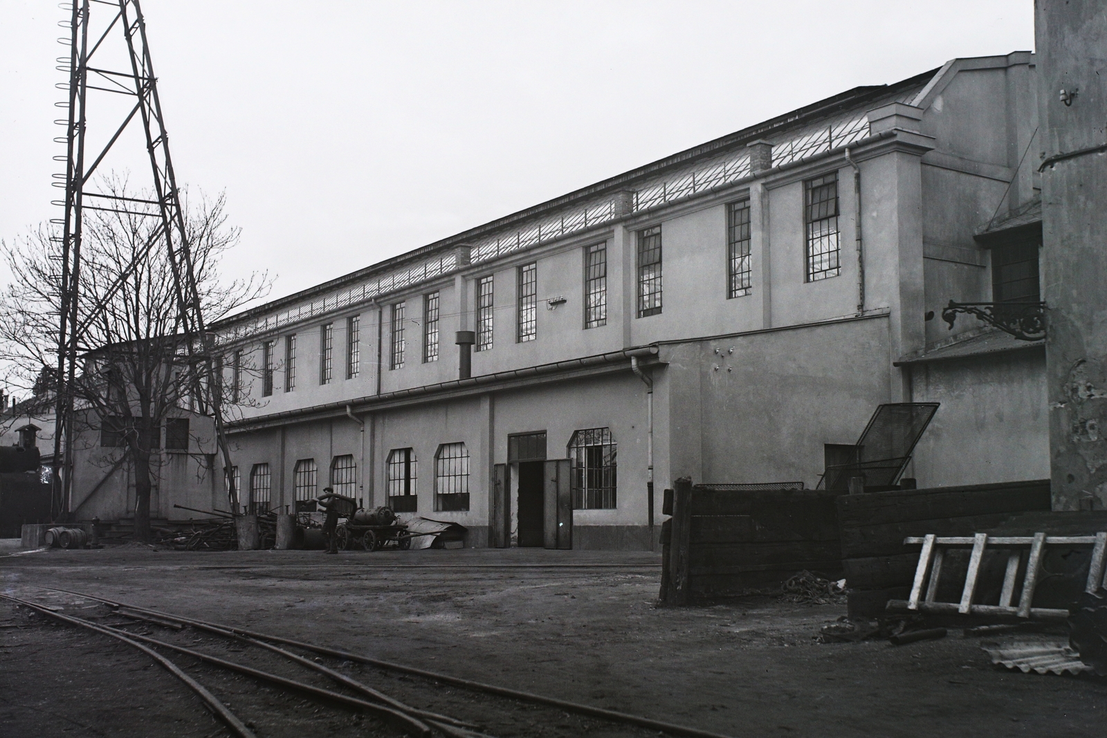 Hungary, »Műhelycsarnok az Óbudai Hajógyárban.« Leltári jelzet: MMKM TFGY 2017.2.774., 1940, Magyar Műszaki és Közlekedési Múzeum / Történeti Fényképek Gyűjteménye / Óbudai Hajógyár gyűjteménye, Fortepan #122396