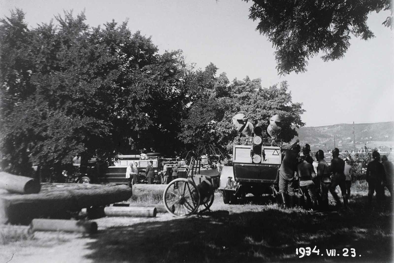 Hungary, »Az Óbudai Hajógyár tűzoltói gyakorlaton az 1933 márciusi tüzet követően.« Leltári jelzet: MMKM TFGY 2017.2.828., 1934, Magyar Műszaki és Közlekedési Múzeum / Történeti Fényképek Gyűjteménye / Óbudai Hajógyár gyűjteménye, Fortepan #122417