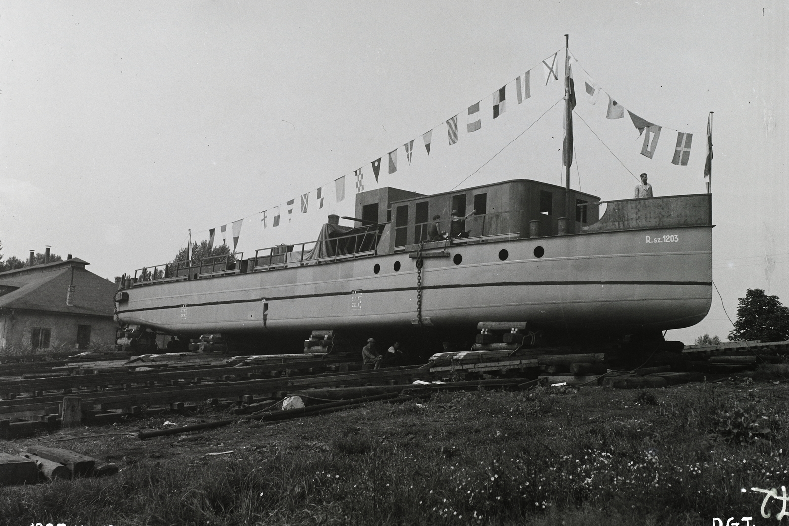 Hungary, »Ismeretlen motorhajó építése az Óbudai Hajógyárban (R.Sz. 1203 számú hajó).« Leltári jelzet: MMKM TFGY 2017.2.890., 1937, Magyar Műszaki és Közlekedési Múzeum / Történeti Fényképek Gyűjteménye / Óbudai Hajógyár gyűjteménye, Fortepan #122451