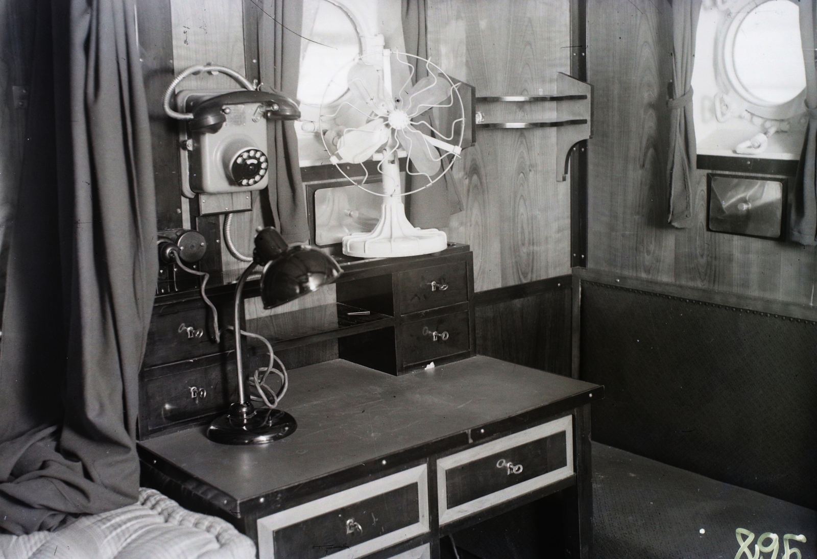 Hungary, »Tiszti szoba telefonnal.« Leltári jelzet: MMKM TFGY 2017.2.978., 1936, Magyar Műszaki és Közlekedési Múzeum / Történeti Fényképek Gyűjteménye / Óbudai Hajógyár gyűjteménye, fan, Fortepan #122482