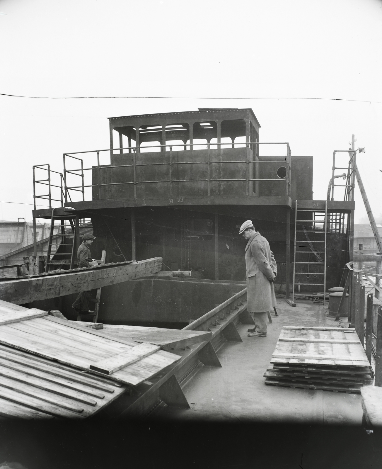 Magyarország, Budapest XIII., Váci út, Ganz és Tsa. Villamossági-, Gép-, Waggon- és Hajógyár Rt., DTRT Szeged (1936) Duna-tengerjáró áruszállító hajó építése (épít.sz. 1435.). Leltári jelzet: MMKM TFGY 2017.1.1.
, 1936, Magyar Műszaki és Közlekedési Múzeum / Történeti Fényképek Gyűjteménye / Ganz gyűjtemény, Budapest, Fortepan #122501
