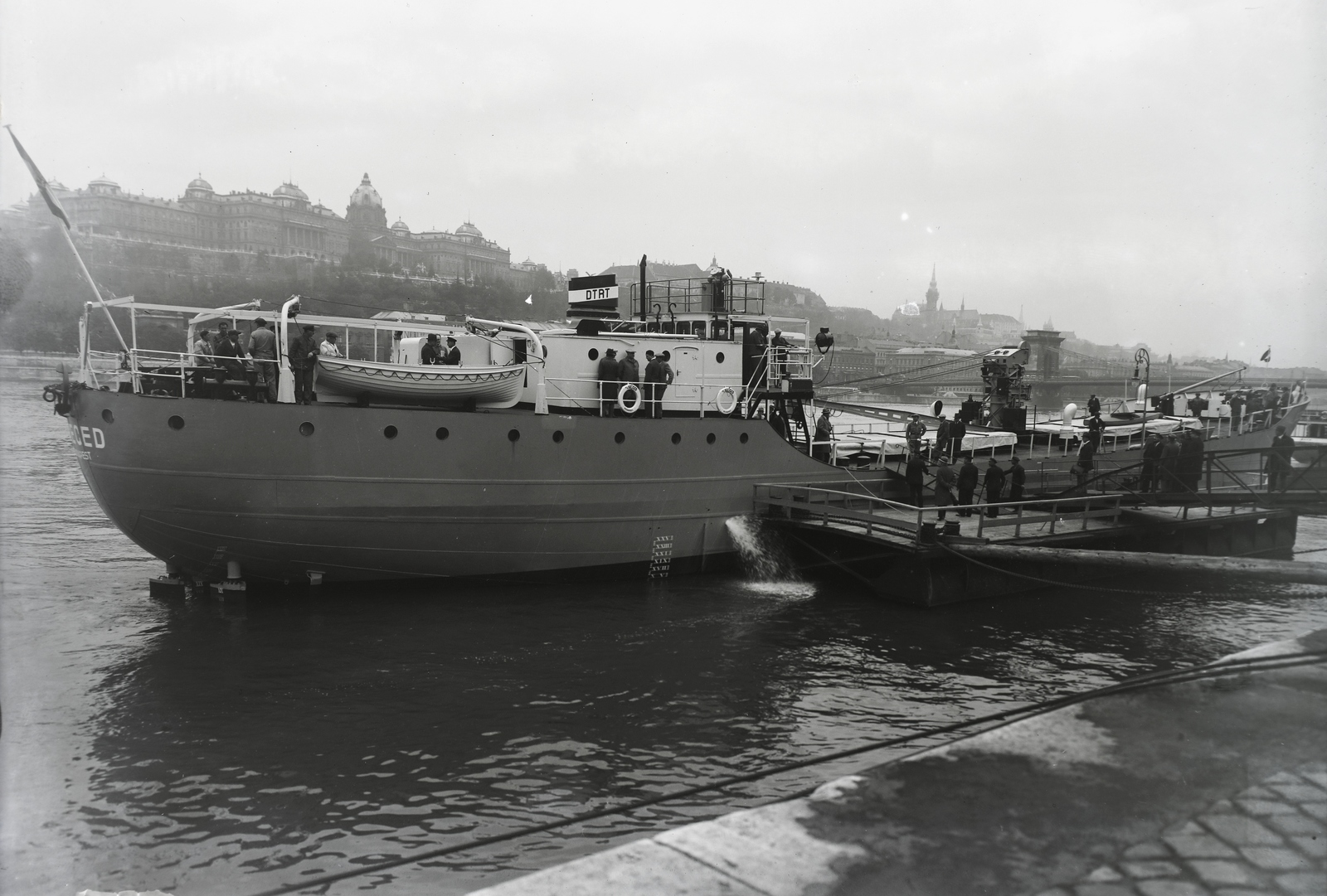 Hungary, »DTRT SZEGED (1936) a Budapest Vigadó téri állomáson.« Leltári jelzet: MMKM TFGY 2017.1.43., 1936, Magyar Műszaki és Közlekedési Múzeum / Történeti Fényképek Gyűjteménye / Ganz gyűjtemény, Fortepan #122523