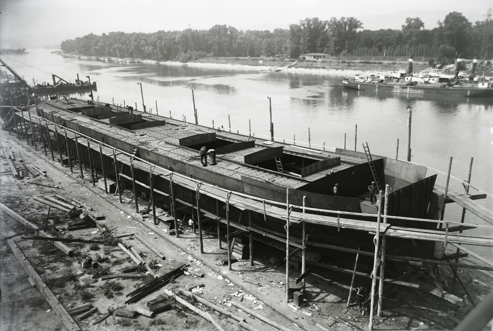 Hungary, »DTRT TISZA (1937) duna-tengeri áruszállító csavaros motorhajó építése.« Leltári jelzet: MMKM TFGY 2017.1.137., 1937, Magyar Műszaki és Közlekedési Múzeum / Történeti Fényképek Gyűjteménye / Ganz gyűjtemény, Fortepan #122561