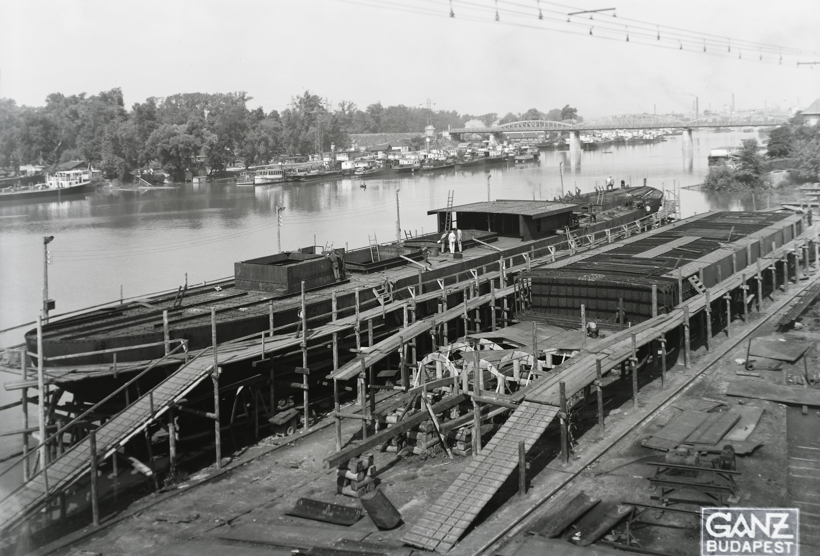 Hungary, Budapest XIII., Újpesti-öböl, Ganz és Tsa. Villamossági-, Gép-, Waggon- és Hajógyár Rt. DTRT Tisza (1937) duna-tengeri áruszállító csavaros motorhajó építése. Leltári jelzet: MMKM TFGY 2017.1.161., 1937, Magyar Műszaki és Közlekedési Múzeum / Történeti Fényképek Gyűjteménye / Ganz gyűjtemény, Budapest, Fortepan #122578