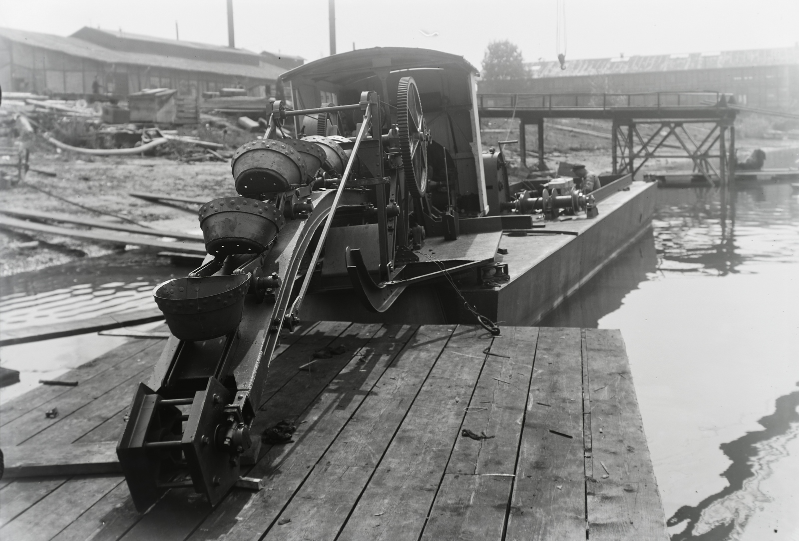 Hungary, Budapest XIII., Újpesti-öböl, Ganz és Tsa. Villamossági-, Gép-, Waggon- és Hajógyár Rt. Román megrendelésre gyártott csatorna-kotró. Leltári jelzet: MMKM TFGY 2017.1.177., 1937, Magyar Műszaki és Közlekedési Múzeum / Történeti Fényképek Gyűjteménye / Ganz gyűjtemény, Budapest, Fortepan #122586