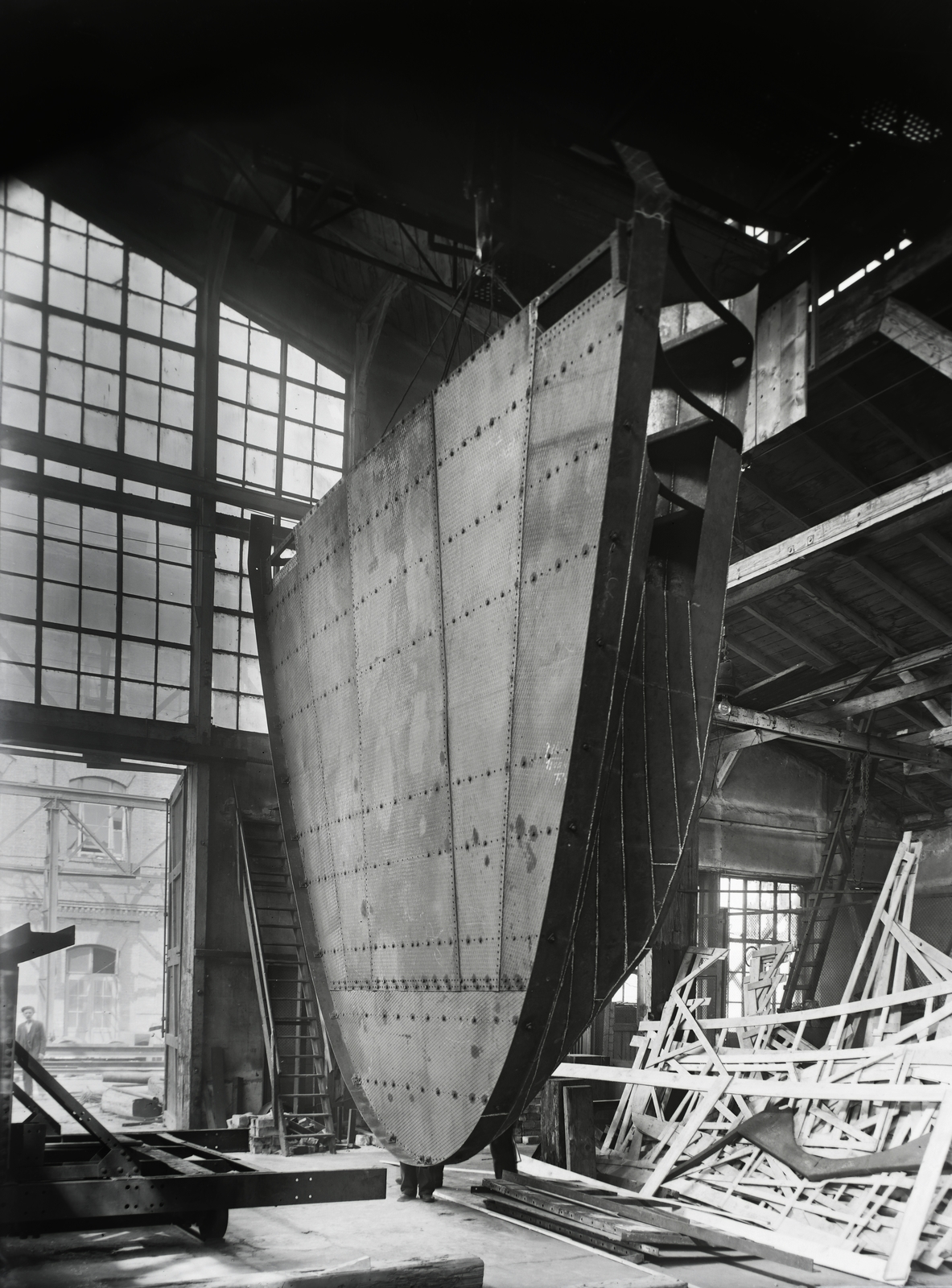 Hungary, Budapest XIII., Újpesti-öböl, Ganz és Tsa. Villamossági-, Gép-, Waggon- és Hajógyár Rt. MFTR Vásárhelyi Pál (1936) tiszai csavaros vontató gőzhajó tatrésze. Leltári jelzet: MMKM TFGY 2017.1.185., 1936, Magyar Műszaki és Közlekedési Múzeum / Történeti Fényképek Gyűjteménye / Ganz gyűjtemény, Budapest, Fortepan #122589