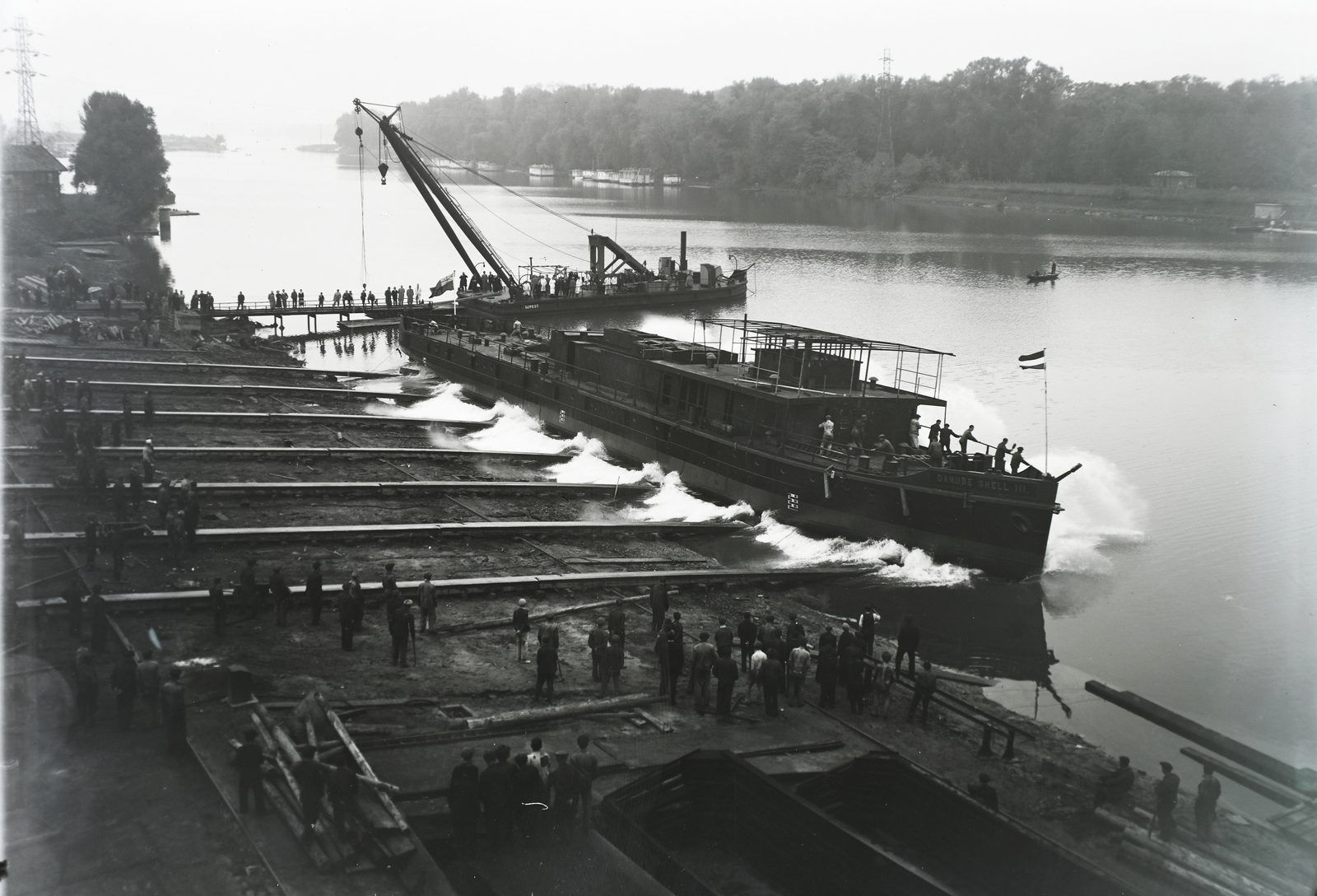 Hungary, Budapest XIII., Újpesti-öböl, Ganz és Tsa. Villamossági-, Gép-, Waggon- és Hajógyár Rt. Az IIWC Danube Shell III olajszállító motoros tankhajó vízre bocsátása. Leltári jelzet: MMKM TFGY 2017.1.195., 1937, Magyar Műszaki és Közlekedési Múzeum / Történeti Fényképek Gyűjteménye / Ganz gyűjtemény, Budapest, Fortepan #122595