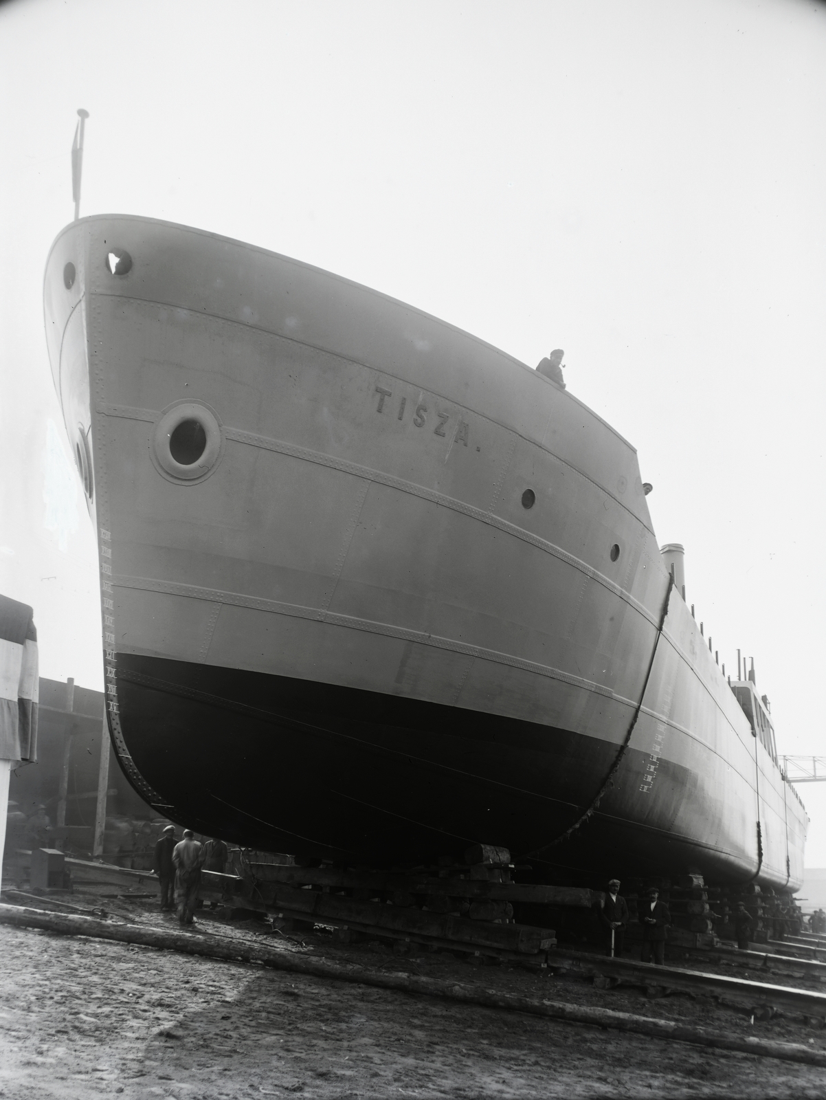 Hungary, Budapest XIII., Újpesti-öböl, Ganz és Tsa. Villamossági-, Gép-, Waggon- és Hajógyár Rt. A DTRT Tisza (1937) Duna-tengerjáró áruszállító hajó a sólyán. Leltári jelzet: MMKM TFGY 2017.1.198., 1937, Magyar Műszaki és Közlekedési Múzeum / Történeti Fényképek Gyűjteménye / Ganz gyűjtemény, Budapest, Fortepan #122597