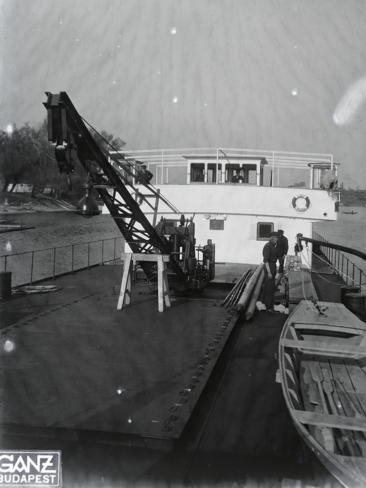 Magyarország, »MFTR BUDA (1937) áruszállító csavaros motorhajó (paklishajó) daru; parancsnoki híd.« Leltári jelzet: MMKM TFGY 2017.1.314., 1938, Magyar Műszaki és Közlekedési Múzeum / Történeti Fényképek Gyűjteménye / Ganz gyűjtemény, Ganz-márka, Fortepan #122659