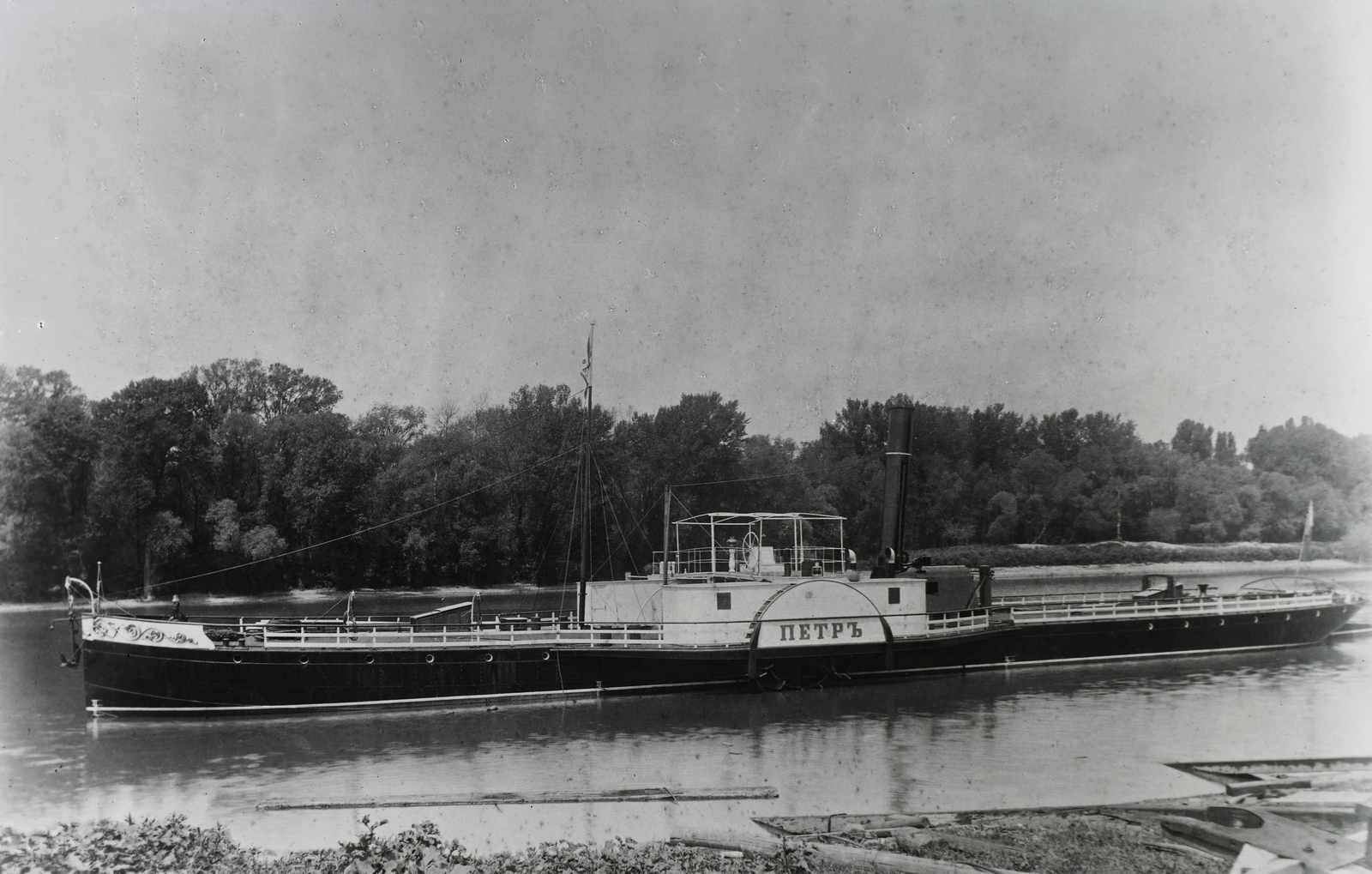 Hungary, Budapest XIII., Újpesti-öböl, Pjotr (1889) kerekes gőzhajó, építési szám: S 15. A felvétel 1889 után készült. Leltári jelzet: MMKM TFGY 2017.1.814., 1900, Magyar Műszaki és Közlekedési Múzeum / Történeti Fényképek Gyűjteménye / Ganz gyűjtemény, steamboat, Budapest, Cyrillic alphabet, Fortepan #122900