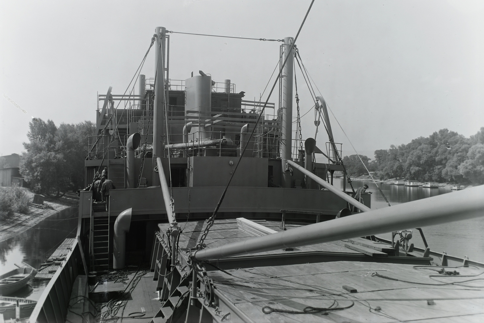Magyarország, Budapest XIII., Újpesti-öböl, Ganz és Tsa. Villamossági-, Gép-, Waggon- és Hajógyár Rt. A Magyar Vitéz (1942) tengeri áruszállító csavaros motorhajó /ép. 1943; ép. sz. 1463/. Leltári jelzet: MMKM TFGY 2017.1.844., 1943, Magyar Műszaki és Közlekedési Múzeum / Történeti Fényképek Gyűjteménye / Ganz gyűjtemény, Budapest, Fortepan #122905