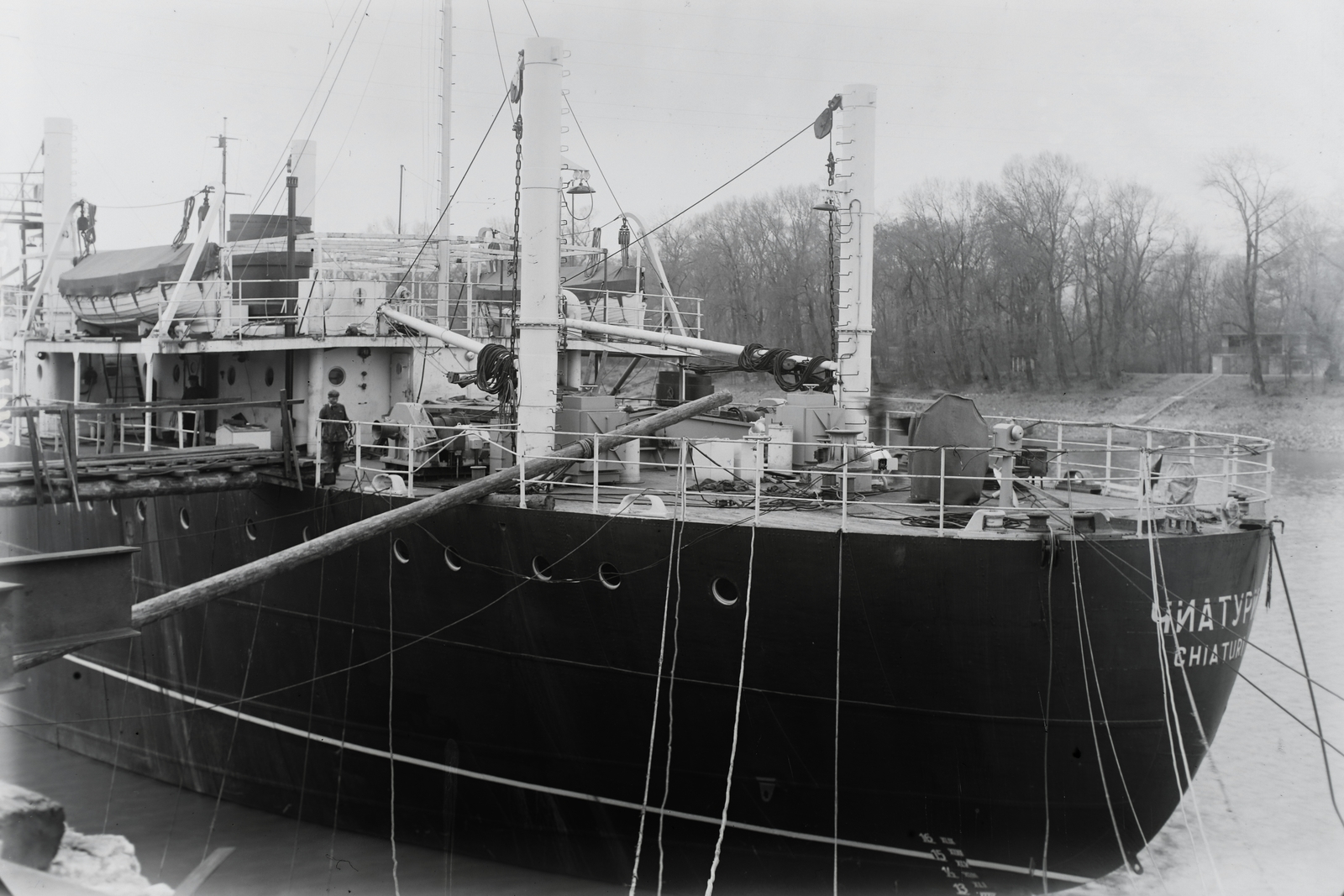 Hungary, »Jóvátételként befejezett CSIATURI (1947) tengeri áruszállító hajó hátsó fedélzet.« Leltári jelzet: MMKM TFGY 2017.1.1212., 1947, Magyar Műszaki és Közlekedési Múzeum / Történeti Fényképek Gyűjteménye / Ganz gyűjtemény, Cyrillic alphabet, Chiaturi-ship, Fortepan #122996