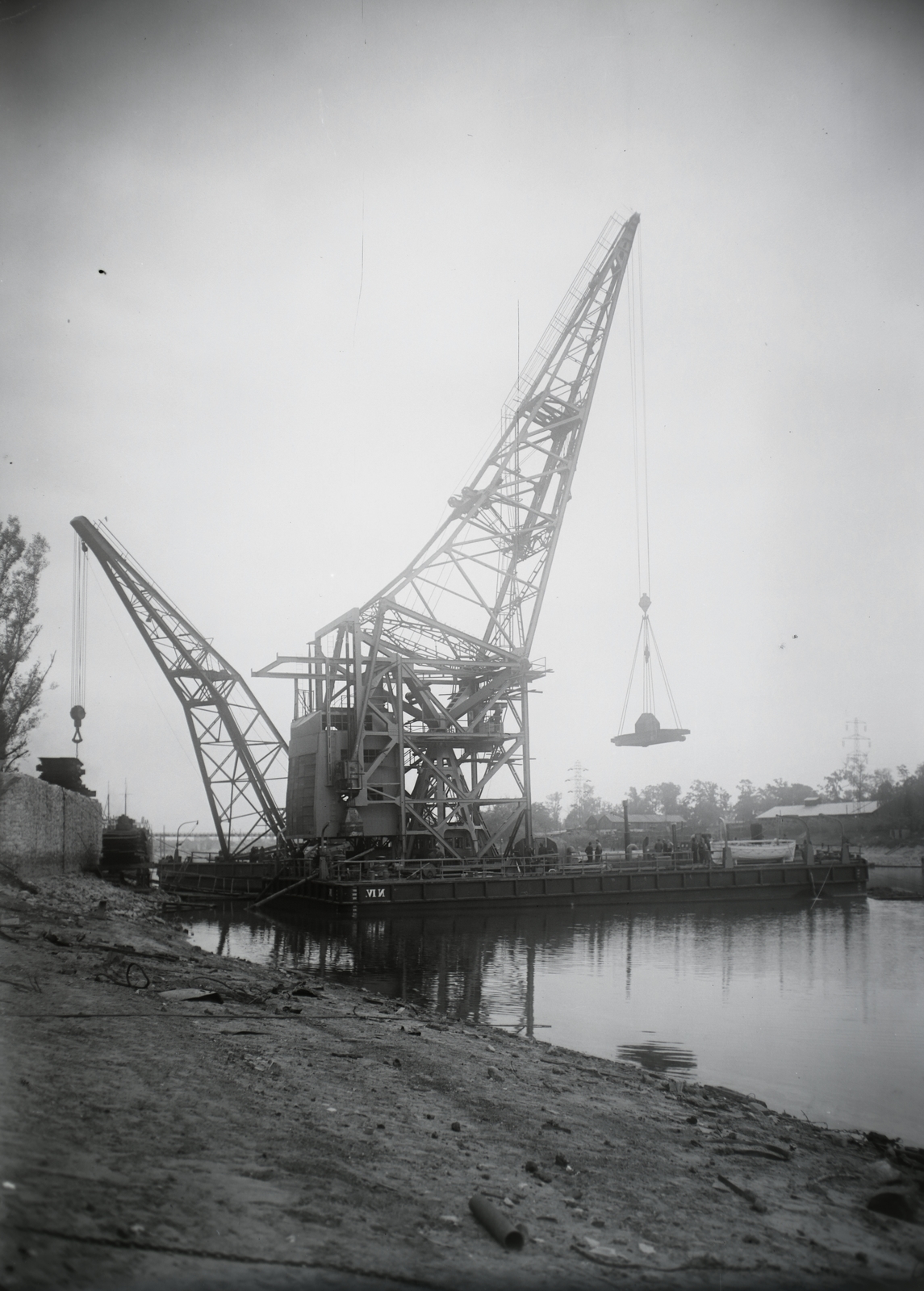Hungary, »N. IV. 100 tonnás úszódaru 25 tonna emelési próba.« Leltári jelzet: MMKM TFGY 2017.1.1360., 1949, Magyar Műszaki és Közlekedési Múzeum / Történeti Fényképek Gyűjteménye / Ganz gyűjtemény, dredge, Fortepan #123046