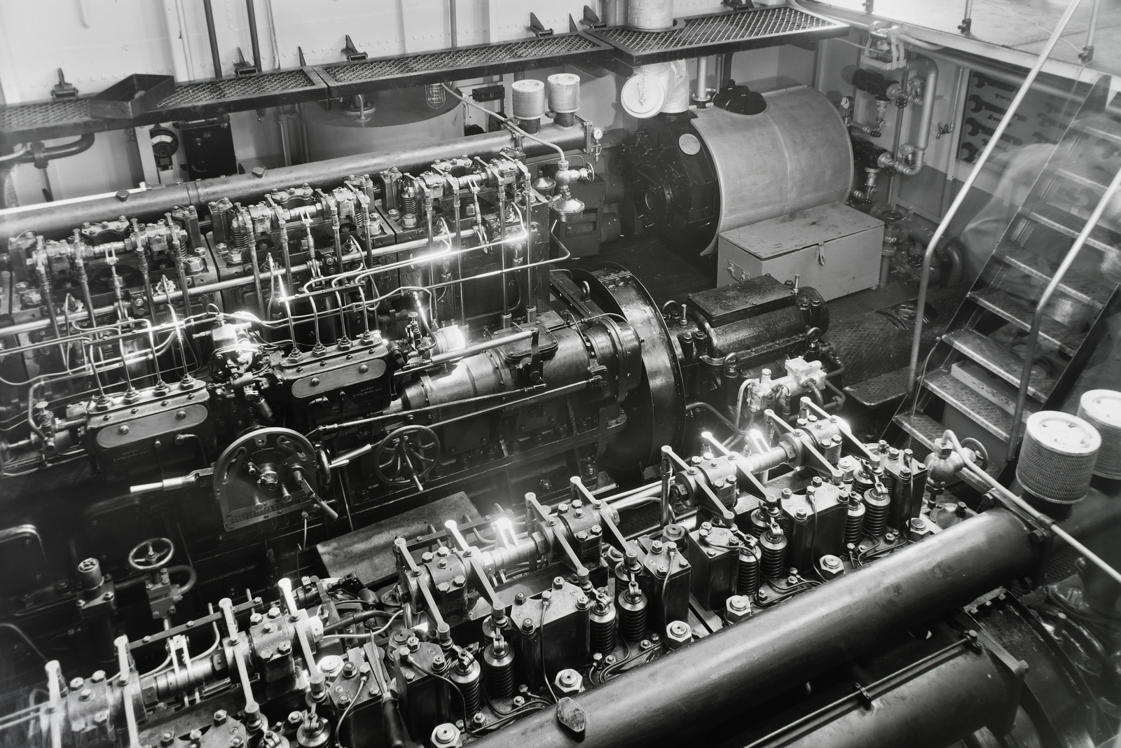 Hungary, Budapest XIII., Újpesti-öböl, Ganz és Tsa. Villamossági-, Gép-, Waggon- és Hajógyár Rt. A SINDA (Societa Italiana di Navigazione Danubiana) Piemonte (épült: 1941.) vontató csavaros motorhajójának motortere. Leltári jelzet: MMKM TFGY 2017.1.567., 1941, Magyar Műszaki és Közlekedési Múzeum / Történeti Fényképek Gyűjteménye / Ganz gyűjtemény, Budapest, Fortepan #123073