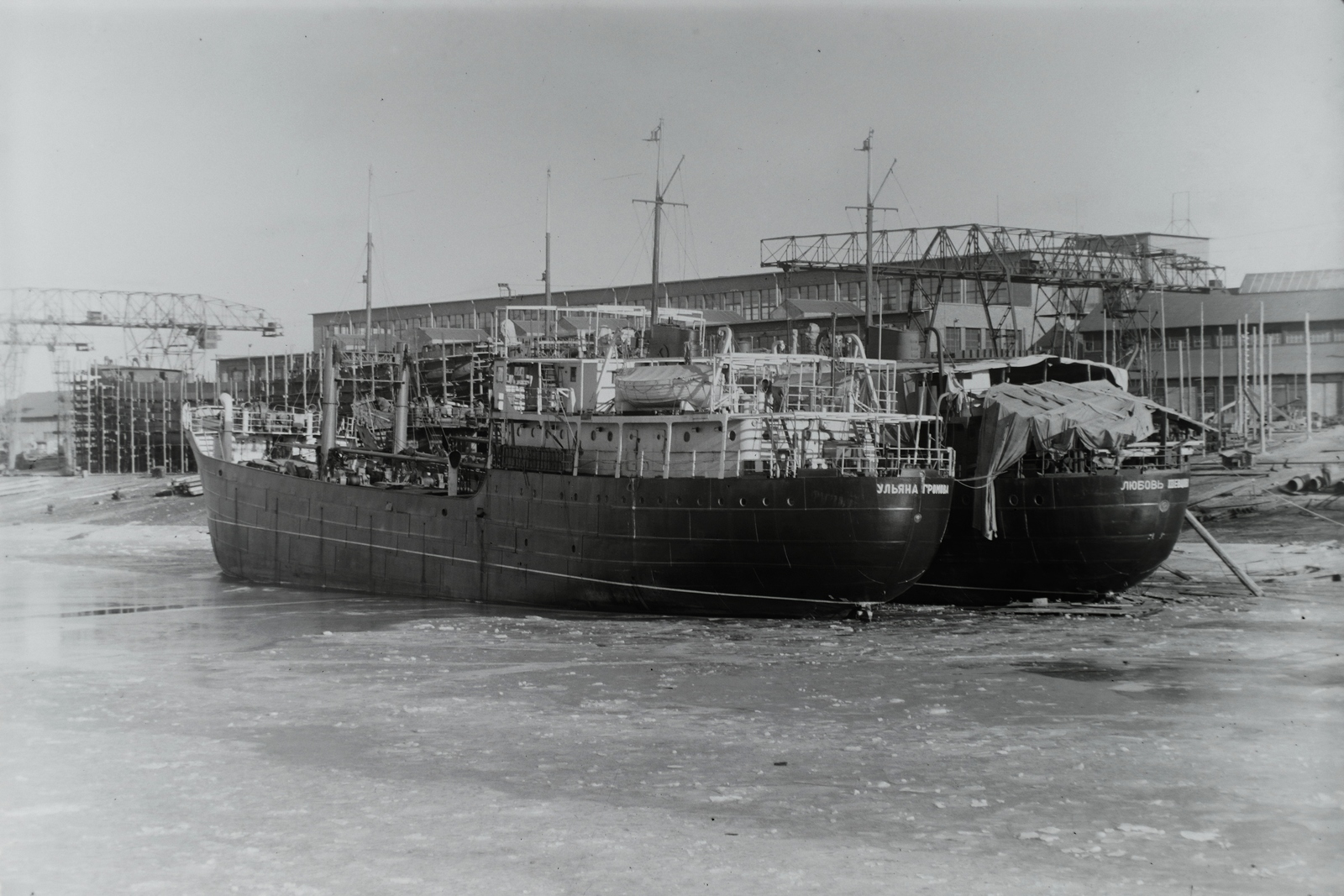 Hungary, »OLJANA GROMOVA (1949)  1100 tonnás tengeri motorhajó LJUBOV SEVCOVA (1949) 1100 tonnás tengeri motorhajó.« Leltári jelzet: MMKM TFGY 2017.1.1288., 1949, Magyar Műszaki és Közlekedési Múzeum / Történeti Fényképek Gyűjteménye / Ganz gyűjtemény, Cyrillic alphabet, 1100 DWT-ship, Fortepan #123096