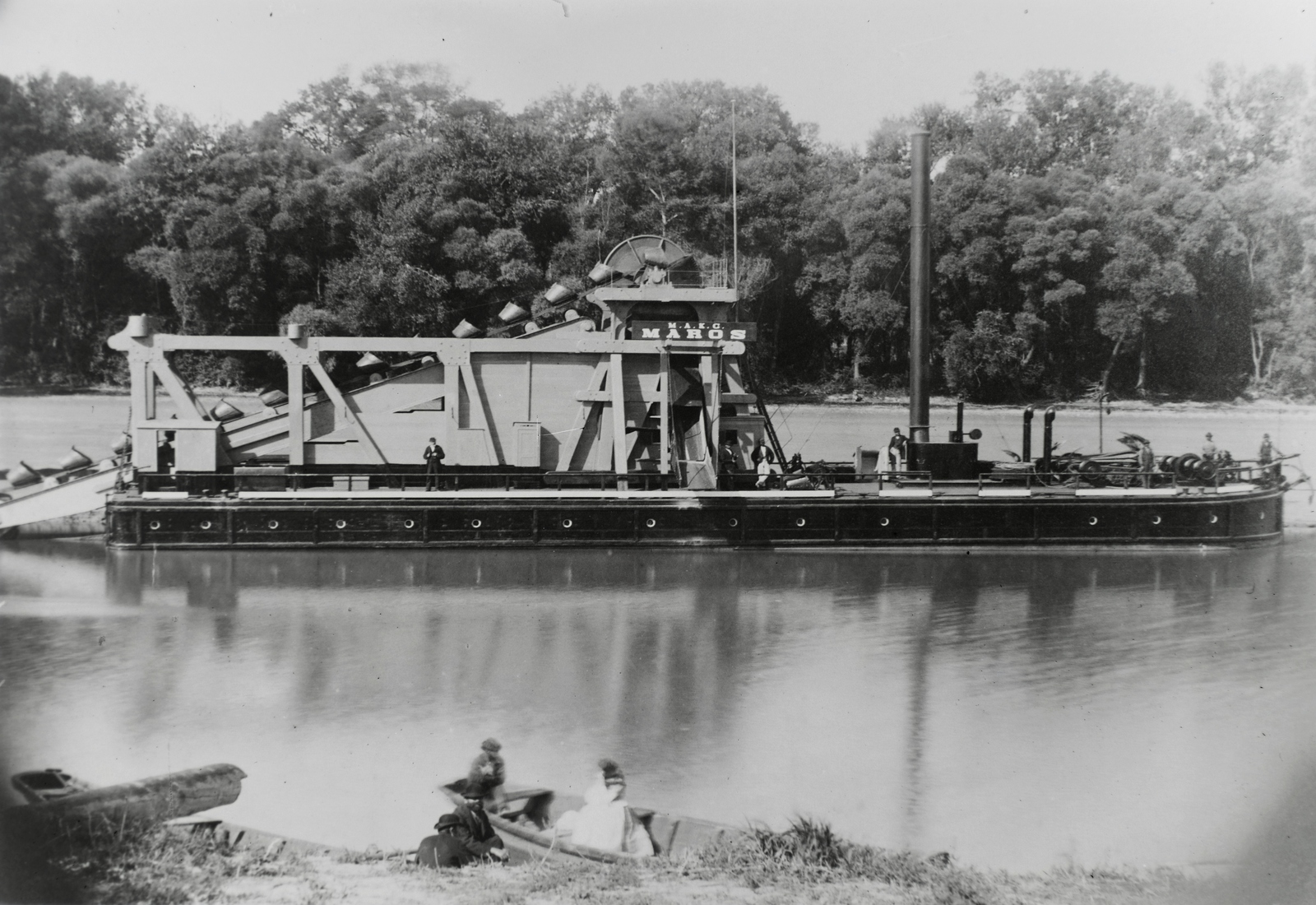 Magyarország, Budapest XIII., Újpesti-öböl, Maros (1884) M.A.K.C. gőzkotróhajó. A felvétel 1890 körül készült. Leltári jelzet: MMKM TFGY 2017.1.822., 1900, Magyar Műszaki és Közlekedési Múzeum / Történeti Fényképek Gyűjteménye / Ganz gyűjtemény, gőzhajó, kotróhajó, Budapest, Fortepan #123135