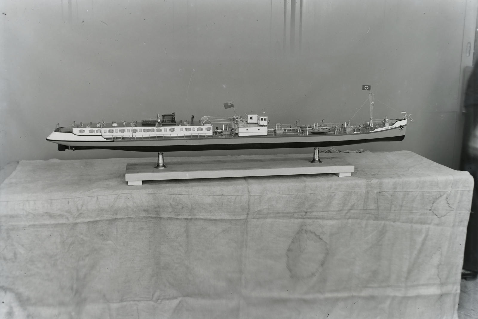 Hungary, »IIWC DANUBE SHELL II. olajszállító motoros tankhajó modell.« Leltári jelzet: MMKM TFGY 2017.1.59., 1934, Magyar Műszaki és Közlekedési Múzeum / Történeti Fényképek Gyűjteménye / Ganz gyűjtemény, Fortepan #123159