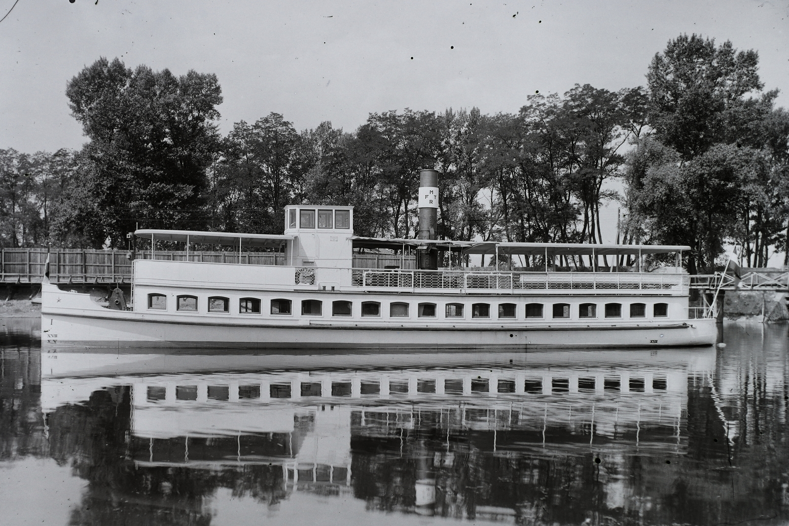 Magyarország, »MFTR I. sz. (1918) átkelő gőzhajó« Leltári jelzet: MMKM TFGY 2017.2.31., 1930, Magyar Műszaki és Közlekedési Múzeum / Történeti Fényképek Gyűjteménye / Óbudai Hajógyár gyűjteménye, víztükör, Fortepan #123244