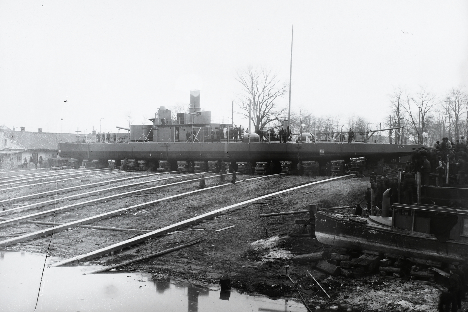 Hungary, Óbuda, Budapest III., Óbudai Hajógyár, az SMS Inn (1914) folyami őrhajó a sólyán. Leltári jelzet: MMKM TFGY 2017.2.36., 1914, Magyar Műszaki és Közlekedési Múzeum / Történeti Fényképek Gyűjteménye / Óbudai Hajógyár gyűjteménye, warship, Budapest, SMS INN-brand, Fortepan #123247