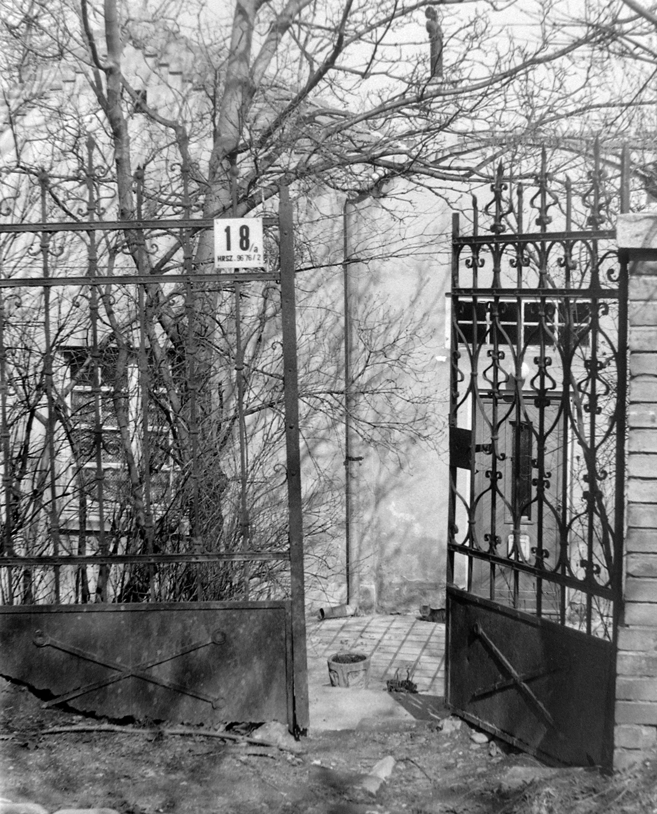 Hungary, Budapest XII., Lóránt út 18., 1977, G K, gate, Budapest, Fortepan #12327