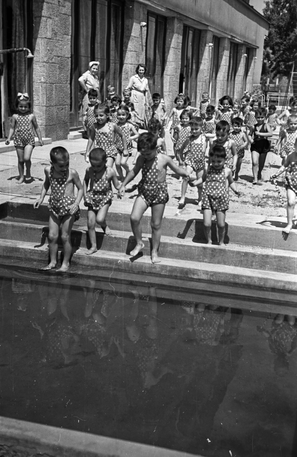 1951, Hámori Gyula, kids, pool, summer, nursery, Fortepan #123304