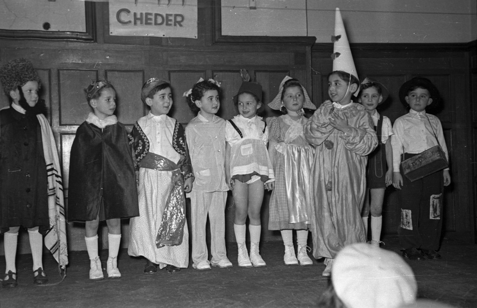 Hungary, Budapest VII., Kazinczy utcai orthodox központ, díszterem., 1952, Hámori Gyula, kids, Budapest, stage, costume, Fortepan #123357