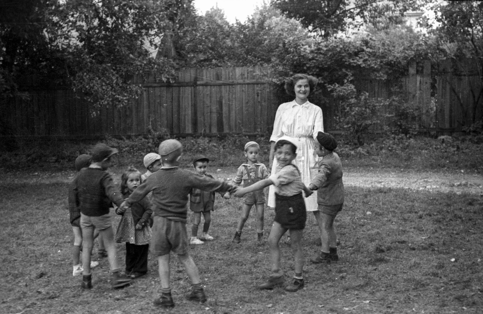 1953, Hámori Gyula, kids, toy, round dance, Fortepan #123386