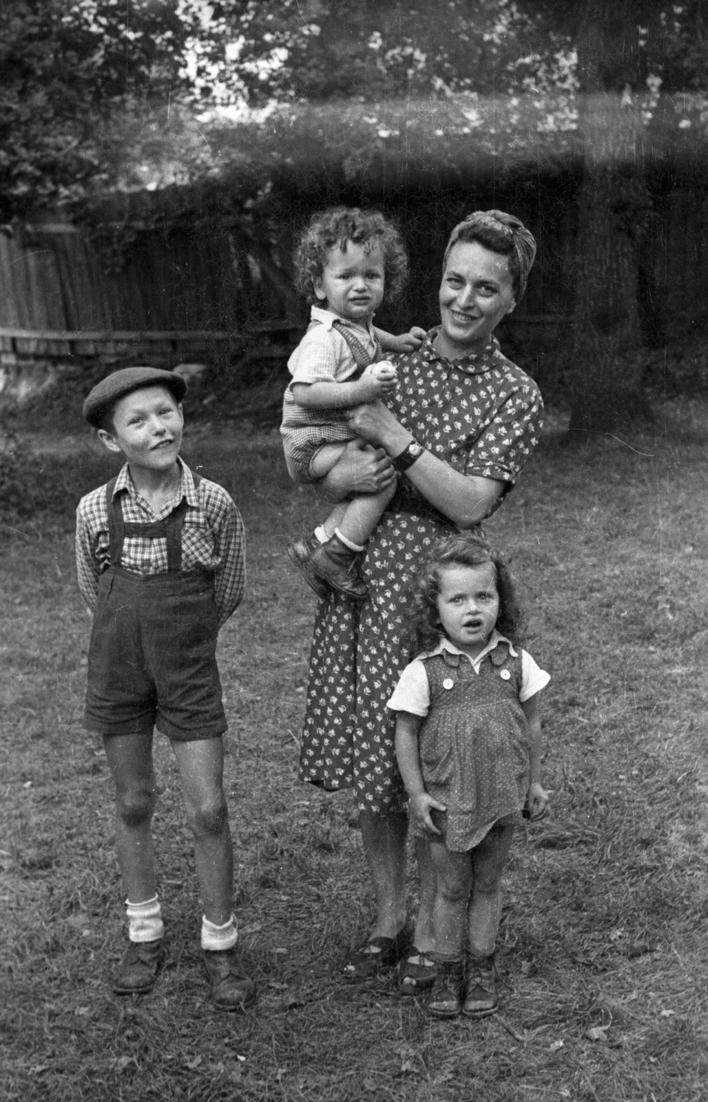 1953, Hámori Gyula, smile, kids, wrist watch, hold in arms, mother, dotted dress, Fortepan #123387