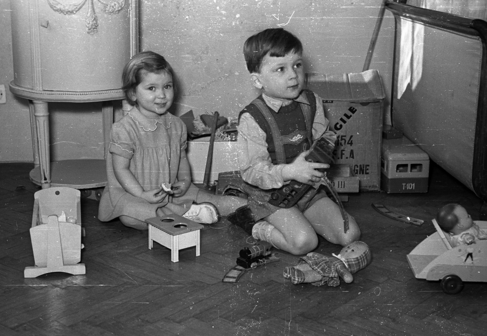 1953, Hámori Gyula, kids, brothers, toy doll, toy, Fortepan #123466