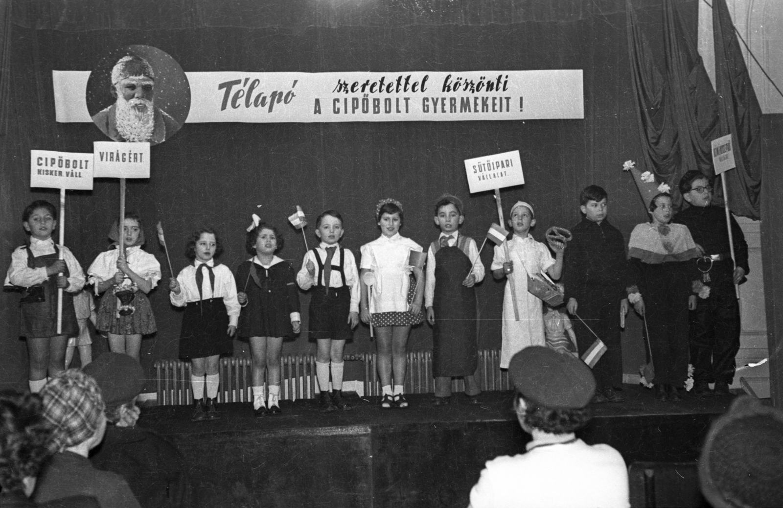 1953, Hámori Gyula, Santa Claus, kids, shoe store, Fortepan #123474