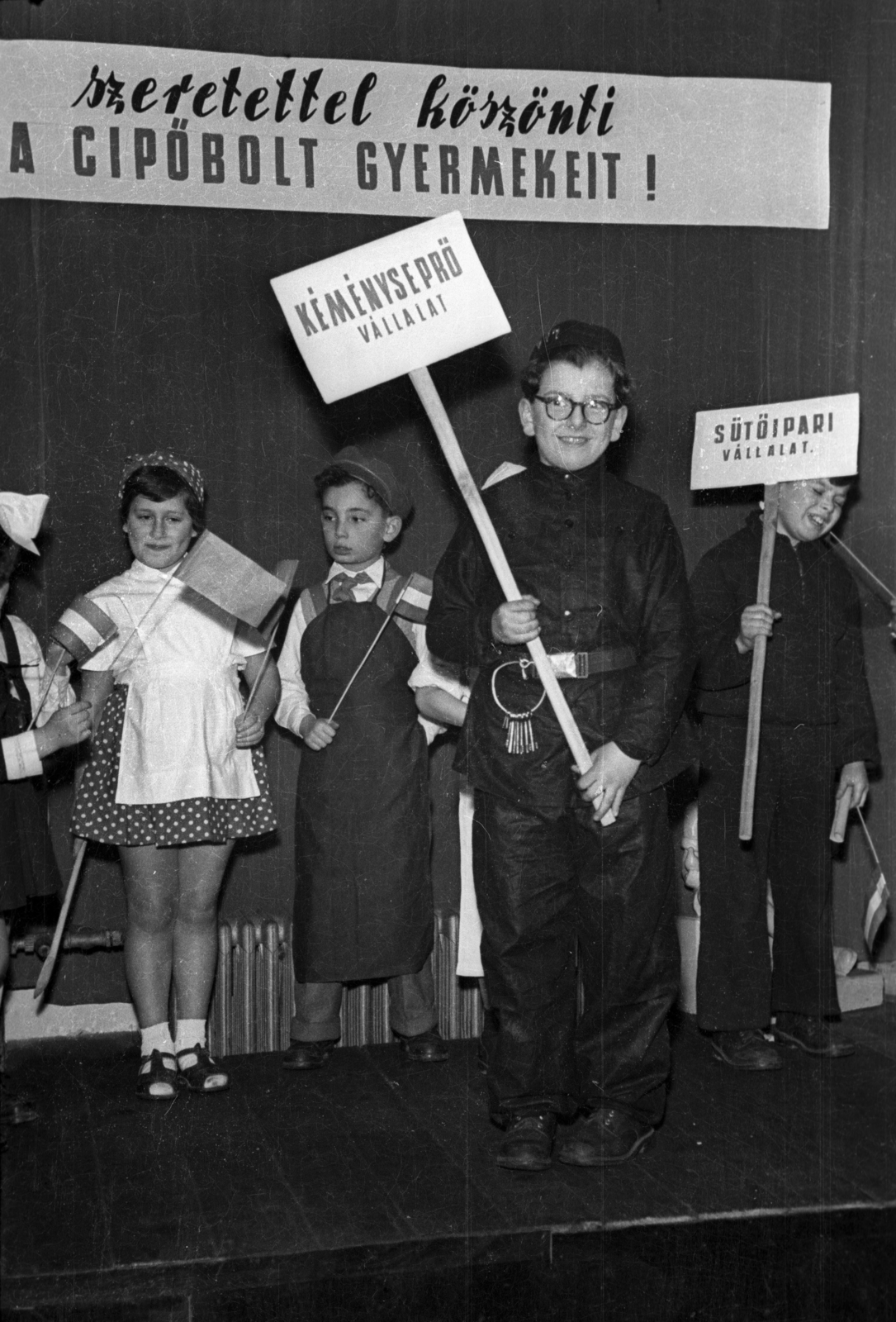 1953, Hámori Gyula, kids, label, stage, chimney sweeper, costume, Fortepan #123477
