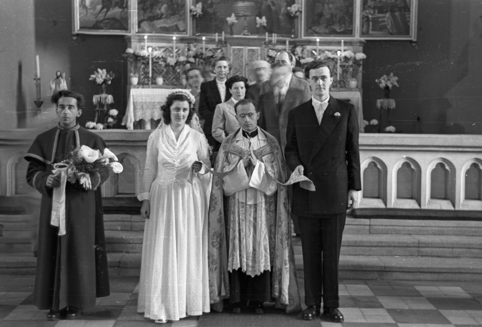 Hungary, Budapest XIII., Béke tér, Szent László-templom., 1955, Hámori Gyula, bride, groom, Budapest, Fortepan #123521