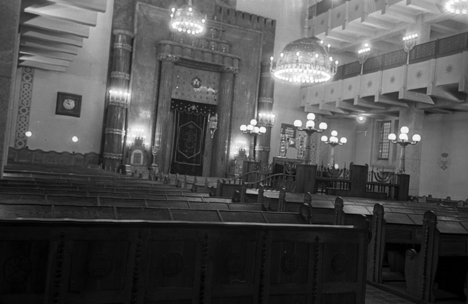 Hungary, Budapest VII., Kazinczy utcai zsinagóga., 1954, Hámori Gyula, Budapest, church interior, wall clock, Fortepan #123596